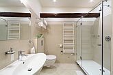 Historia Hotel fürdőszobája szép és elegáns környezetben, Veszprém belvárosában